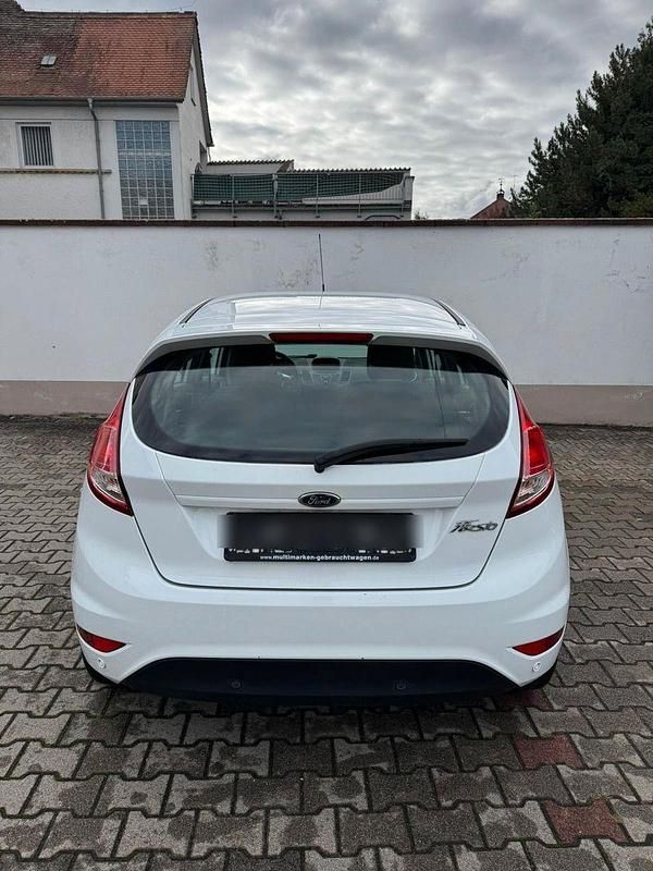 Gebraucht Ford Fiesta Trend 60 PS (44 kW) 2016 Weiß Kleinwagen