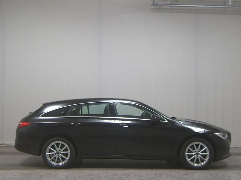 Schwarz Gebraucht 2023 Mercedes CLA180 Shooting Brake Kombi | 21.480 € (Fairer Preis) - Bild 1/4