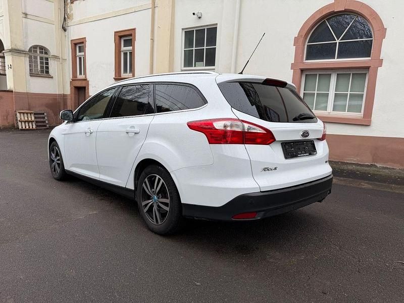 Gebraucht Ford Focus Titanium 150 PS (110 kW) 2013 Weiß Limousine