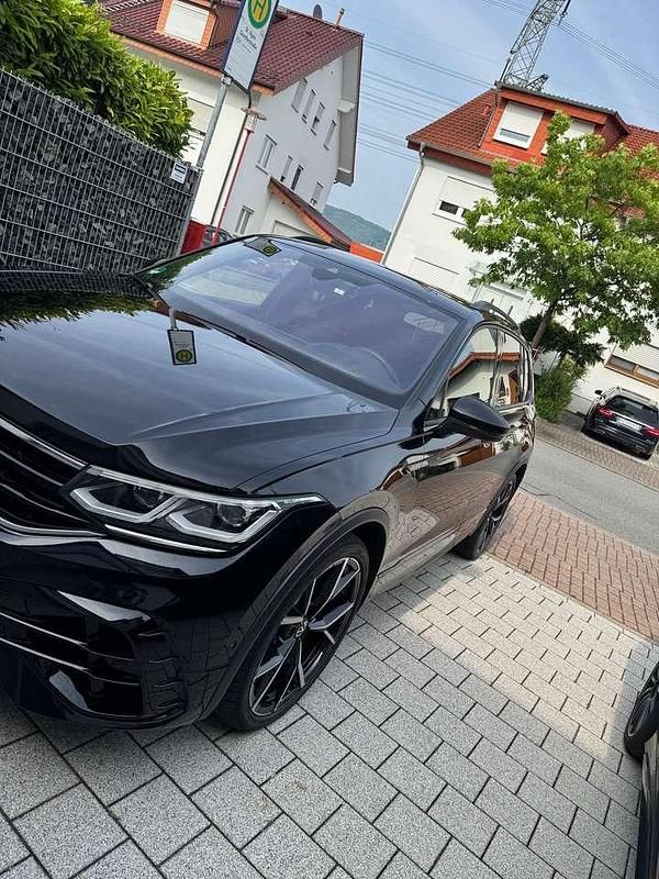 Schwarz Gebraucht 2023 VW Tiguan R SUV | 47.000 € (Etwas zu teuer) - Bild 1/4
