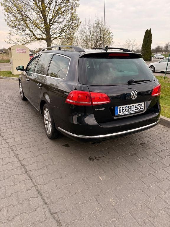 Second-hand VW Passat S 140 CP (102 kW) 2013 Negru Berlinǎ