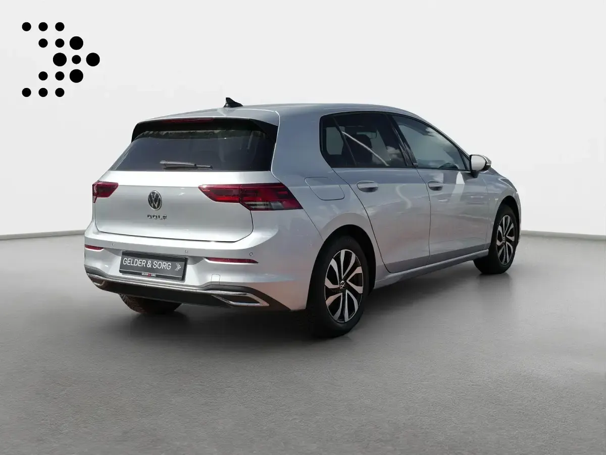 Gebraucht VW Golf VIII Life 131 PS (96 kW) 2022 Silber Limousine