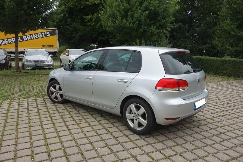 Gebraucht VW Golf VII Style 105 PS (77 kW) 2012 Silber Limousine