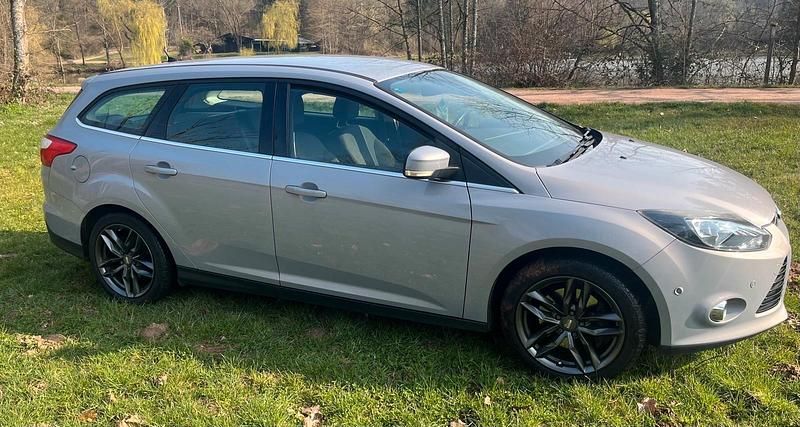 Gebraucht Ford Focus Titanium 101 PS (74 kW) 2012 Andere farben Kombi