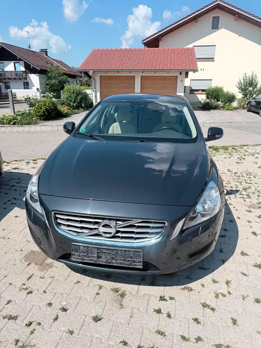 Gebraucht Volvo V60 179 PS (131 kW) 2011 Grau Kombi