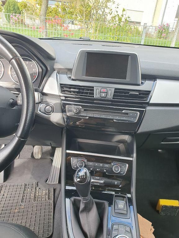 Gebraucht BMW 218 Advantage 136 PS (100 kW) 2016 Silber Kombi