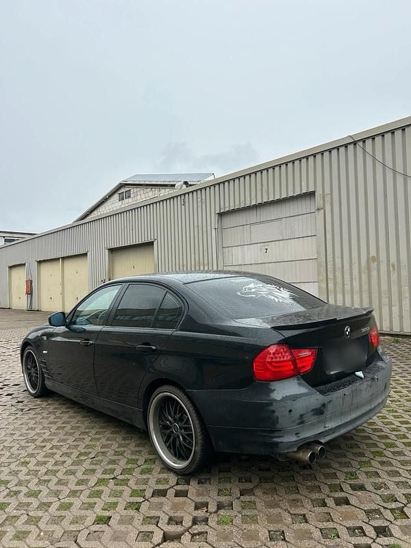 Usata BMW 318 130 CV (95 kW) 2009 Nero Berlina