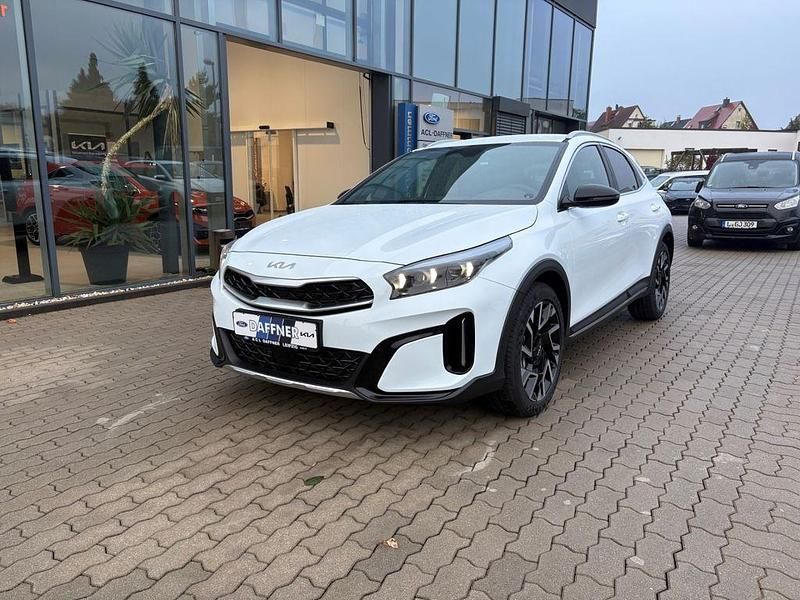 Neu Kia XCeed 150 PS (110 kW) 2025 (wd) cararraweiss SUV