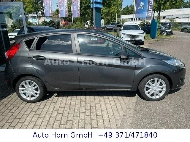 Gebraucht Ford Fiesta Celebration 101 PS (74 kW) 2016 Grau Kleinwagen