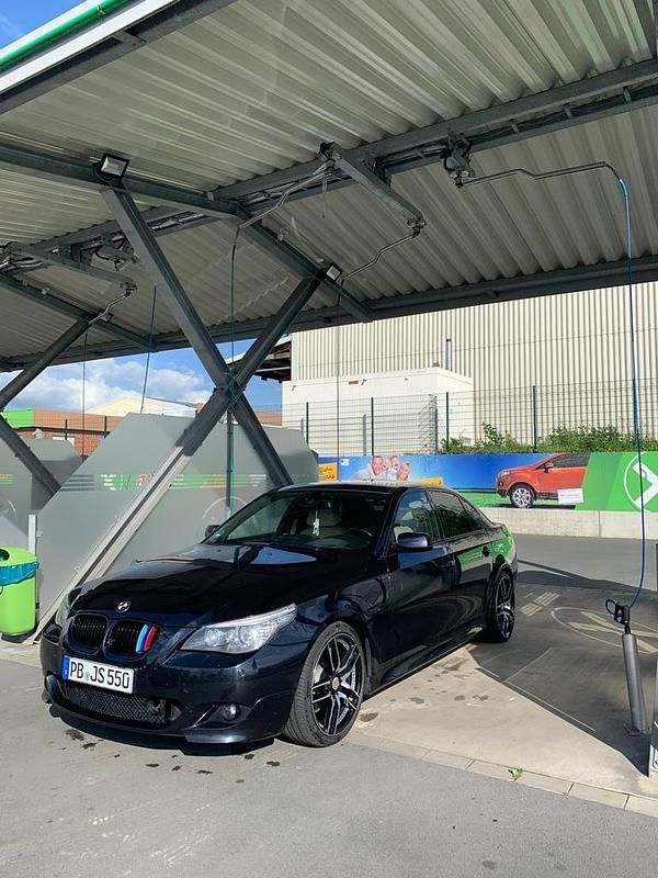 Schwarz Gebraucht 2008 BMW 550 Sport Line Limousine | 12.500 € - Bild 1/4