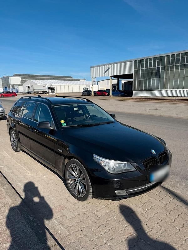 Gebraucht BMW 520 177 PS (130 kW) 2010 Schwarz Kombi