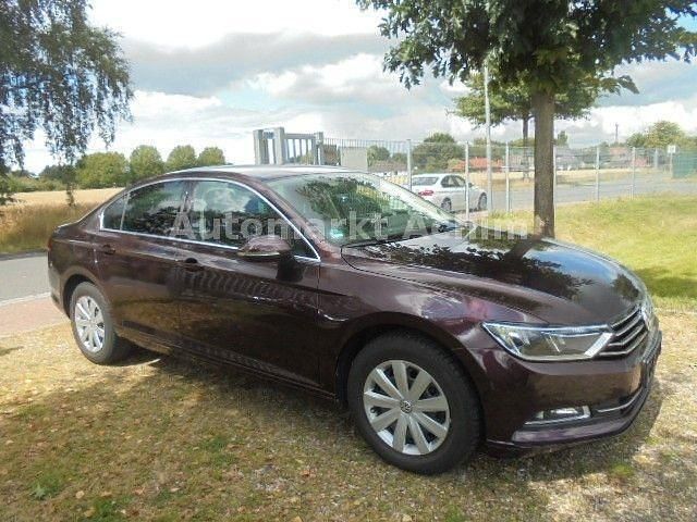 Gebraucht VW Passat Comfortline 150 PS (110 kW) 2015 Rot Limousine