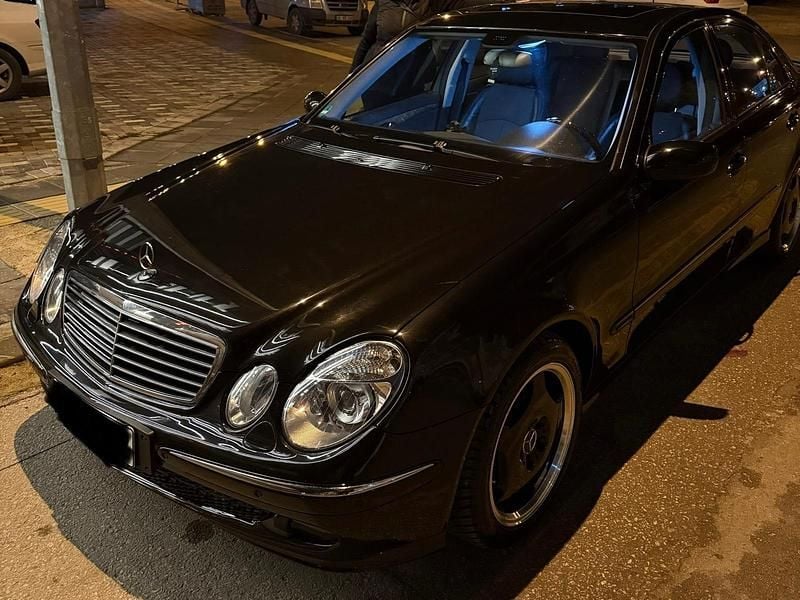 Schwarz Gebraucht 2006 Mercedes E220 Avantgarde Limousine | 4.999 € (Fairer Preis) - Bild 1/4