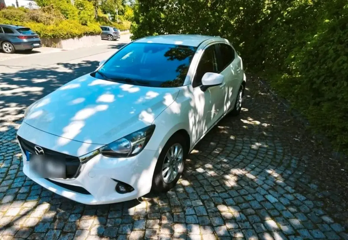 Gebraucht Mazda 2 Edition 95 PS (69 kW) 2015 Weiß Kleinwagen