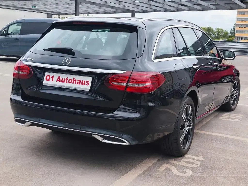 Gebraucht Mercedes C220 194 PS (142 kW) 2021 Schwarz Limousine