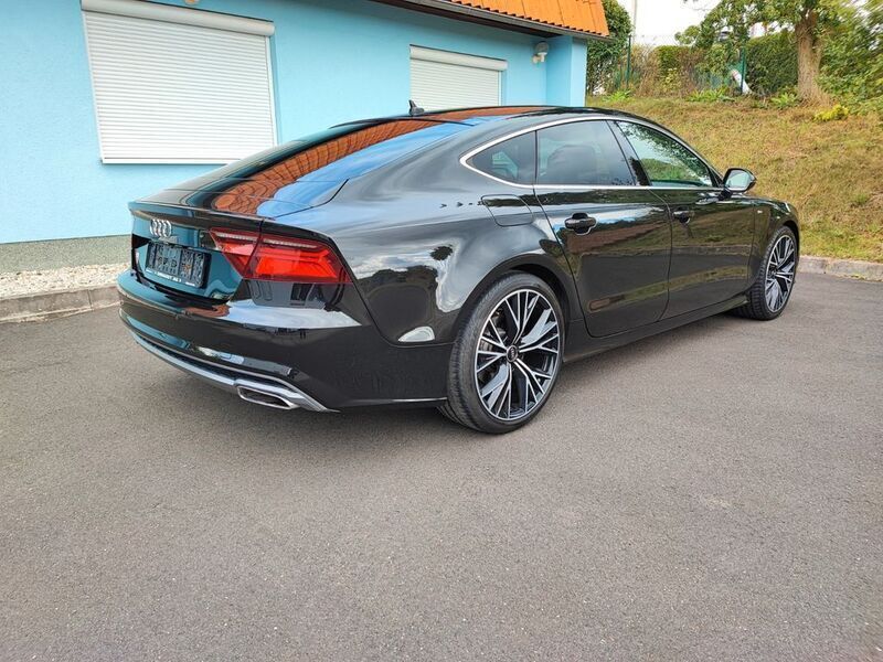 Schwarz metallic Gebraucht 2011 Audi A7 Sportback S-Line Kleinwagen | 16.990 € (Teuer) - Bild 1/4
