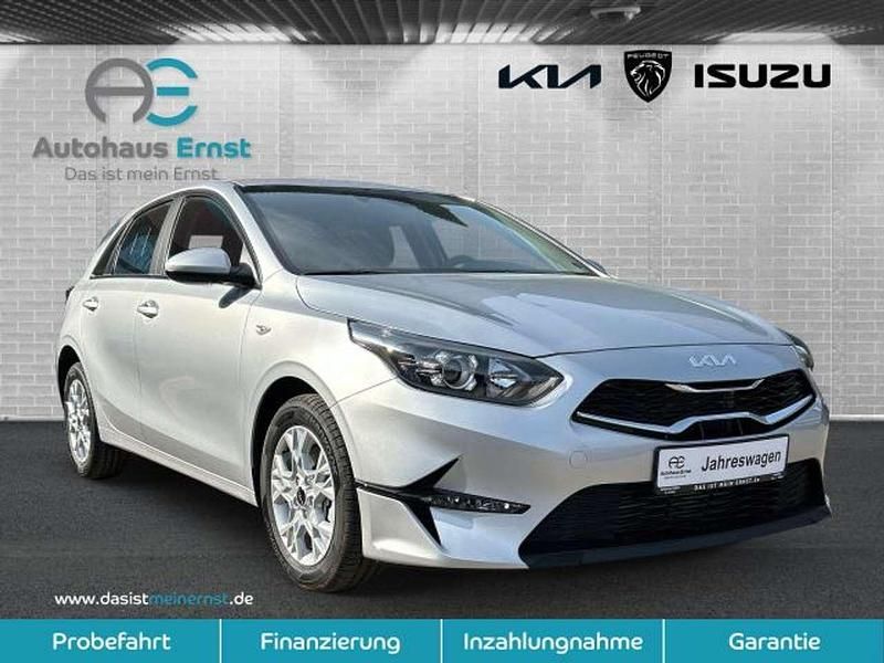 Gebraucht Kia Ceed Vision 101 PS (74 kW) 2025 Sparkling silber Kleinwagen