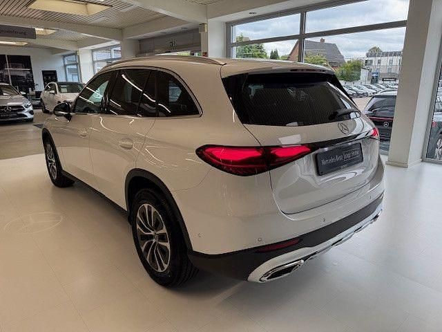 Weiß Gebraucht 2024 Mercedes GLC200 Avantgarde SUV | 49.830 € (Guter Preis) - Bild 1/4