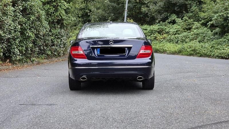 Gebraucht Mercedes C350 306 PS (225 kW) 2011 Blau Limousine