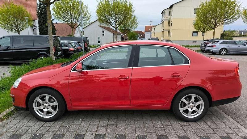 Rot Gebraucht 2008 VW Jetta Comfortline Limousine | 4.300 € (Fairer Preis) - Bild 1/4