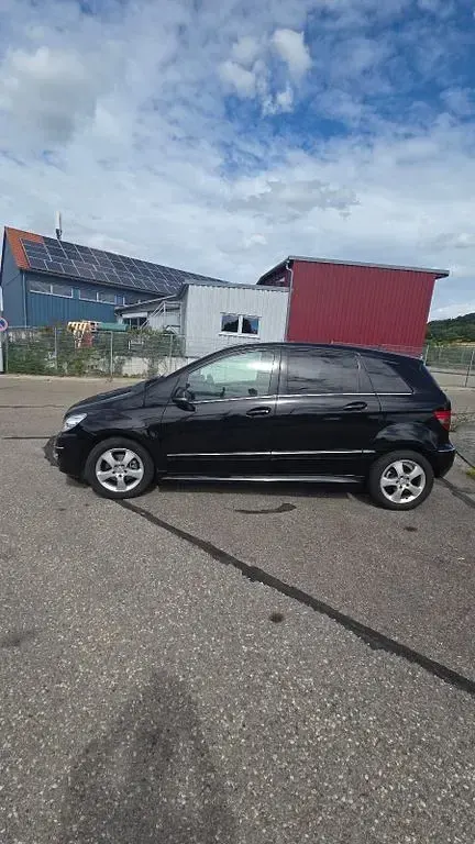Gebraucht Mercedes 200 136 PS (100 kW) 2009 Schwarz Limousine