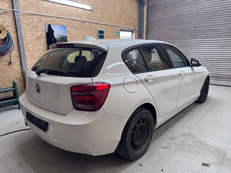 Gebraucht BMW 116 136 PS (100 kW) 2014 Weiß Kleinwagen
