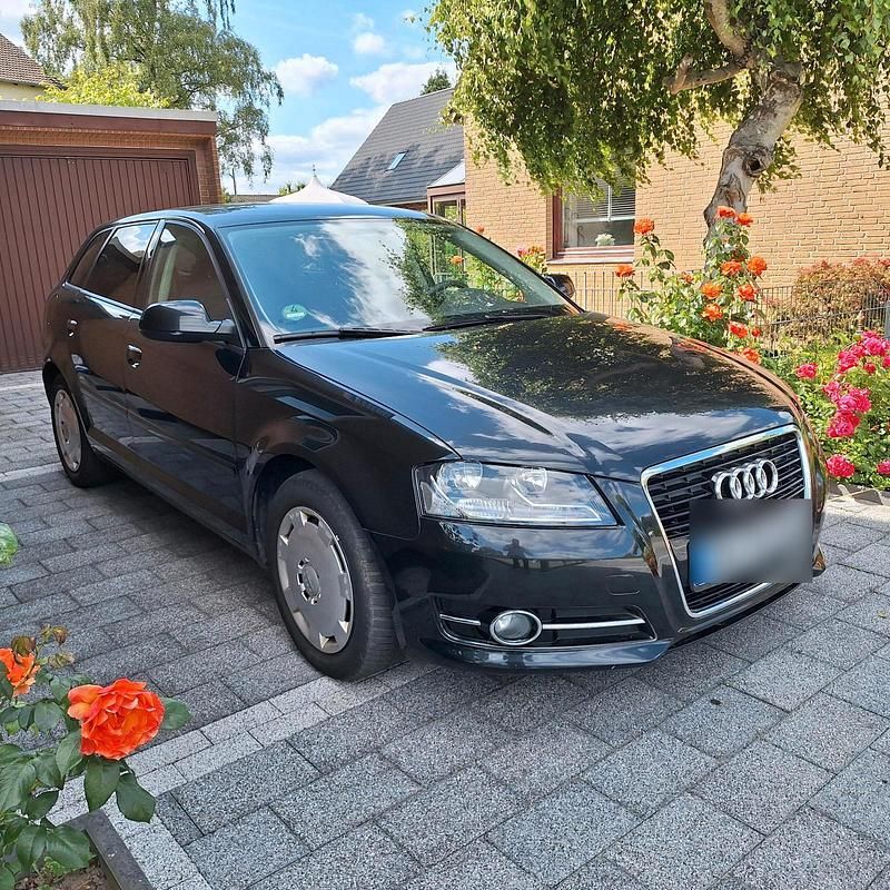 Schwarz Gebraucht 2010 Audi A3 Limousine | 7.500 € (Etwas zu teuer) - Bild 1/4