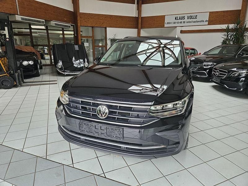 Gebraucht VW Tiguan Active 150 PS (110 kW) 2022 Schwarz SUV
