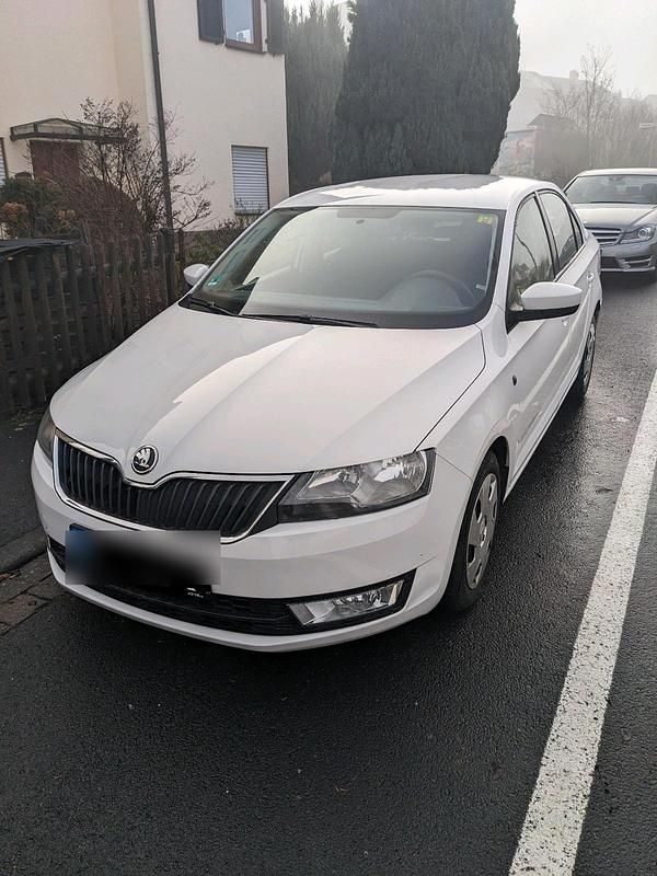 Gebraucht Skoda Rapid 105 PS (77 kW) 2013 Weiß Limousine