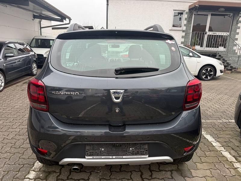 Gebraucht Dacia Sandero Prestige 90 PS (66 kW) 2017 Grau Limousine
