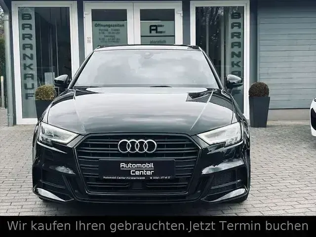 Używany Audi A3 S-Line 150 KM (110 kW) 2018 Czarny Sedan/Limuzyna