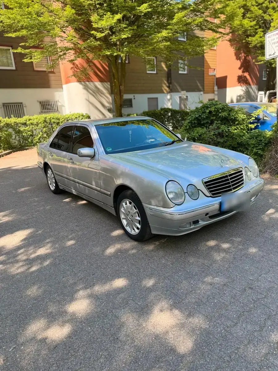 Gebraucht Mercedes E200 136 PS (100 kW) 2000 Silber Limousine