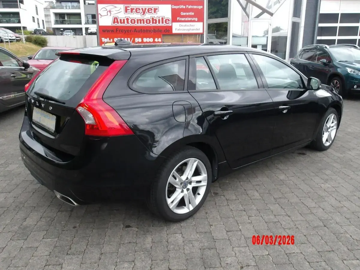 Gebraucht Volvo V60 Business Edition 190 PS (139 kW) 2016 Schwarz Kombi