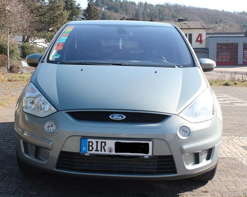 Gebraucht Ford S-MAX Titanium 140 PS (102 kW) 2009 Silber Van / Kleinbus