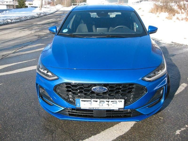 Gebraucht Ford Focus ST-Line 125 PS (91 kW) 2023 Blau Limousine