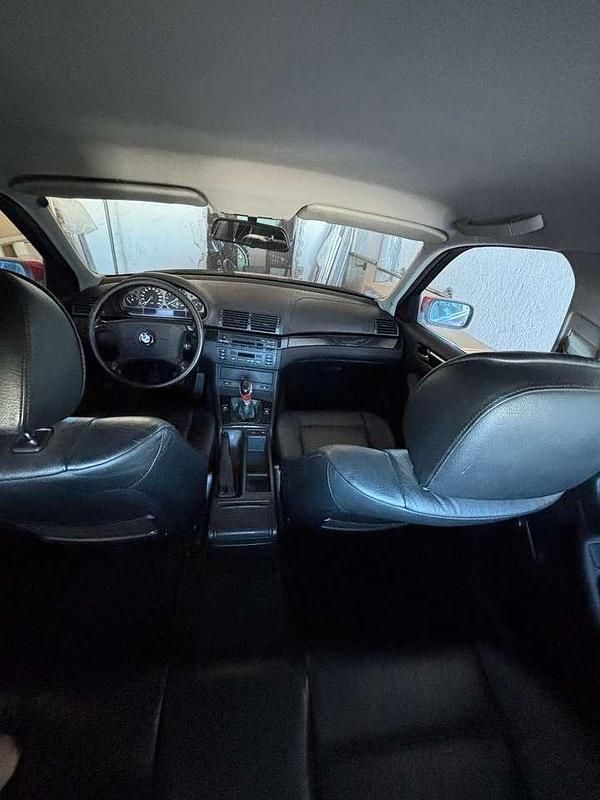 Gebraucht BMW 320 150 PS (110 kW) 1998 Rot Limousine