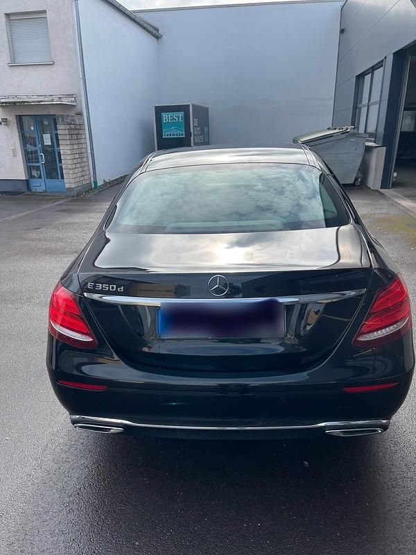 Gebraucht Mercedes E350 Avantgarde 258 PS (189 kW) 2016 Schwarz Limousine