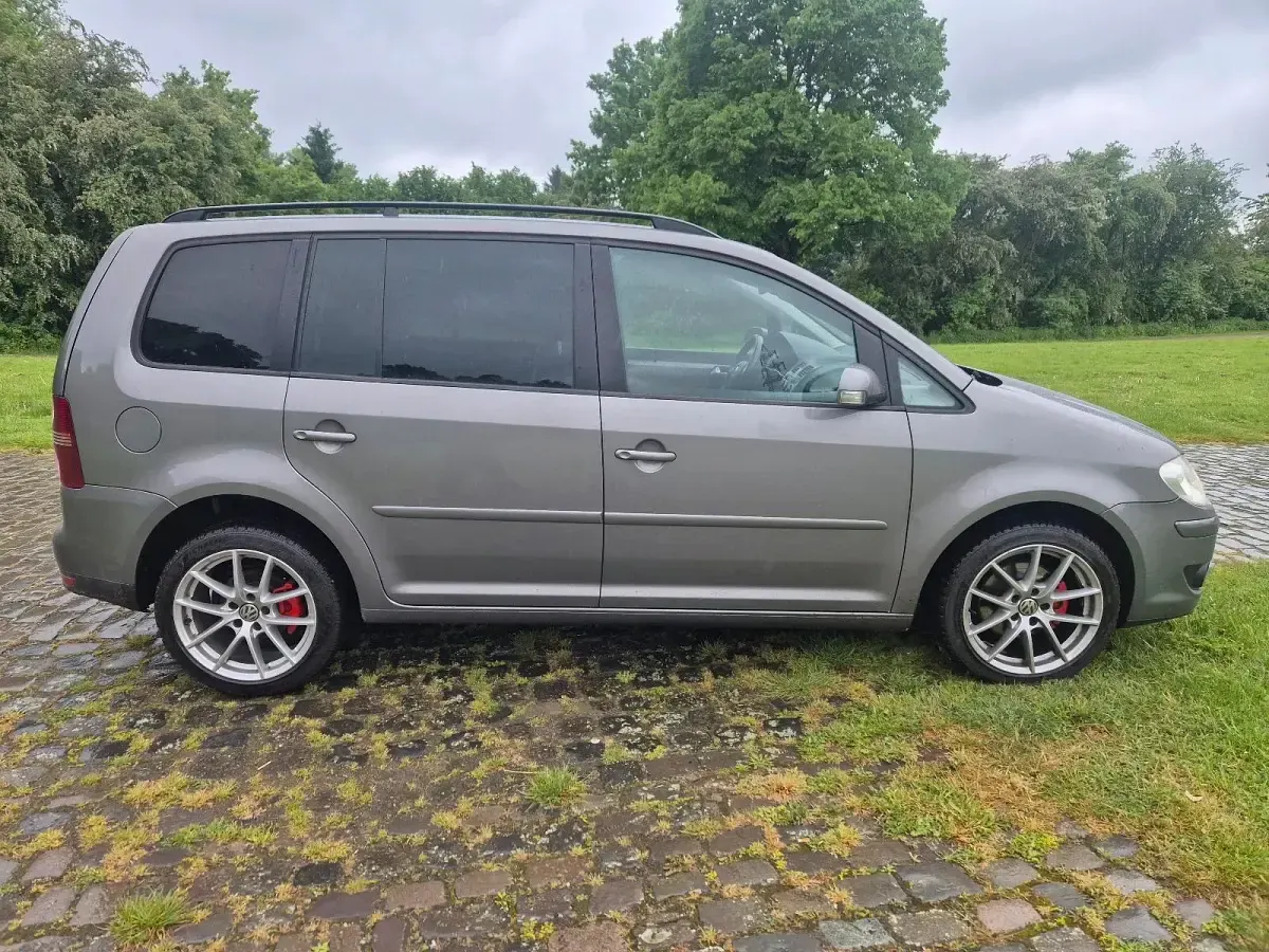 Gebraucht VW Touran 140 PS (102 kW) 2008 Grau Van / Kleinbus