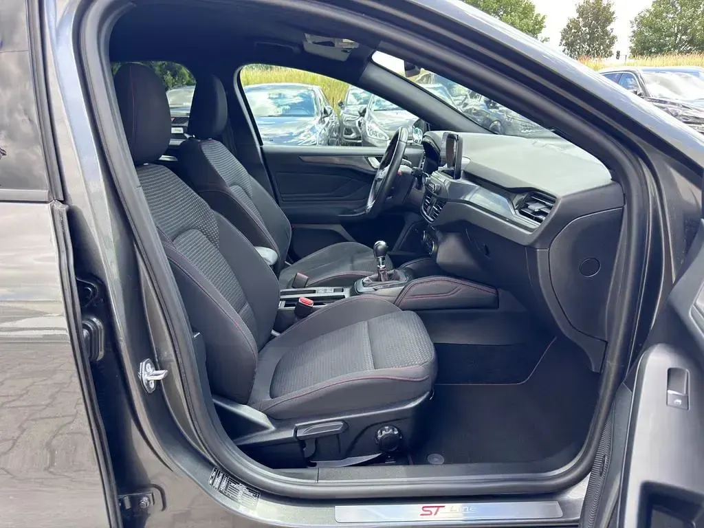 Gebraucht Ford Focus ST-Line 182 PS (133 kW) 2019 Grau Limousine