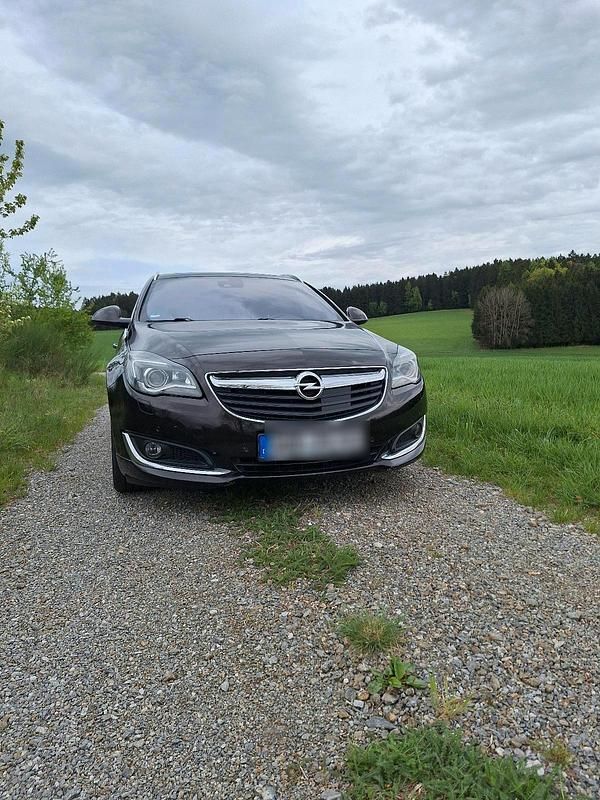 Braun Gebraucht 2015 Opel Insignia OPC Kombi | 7.499 € (Guter Preis) - Bild 1/4
