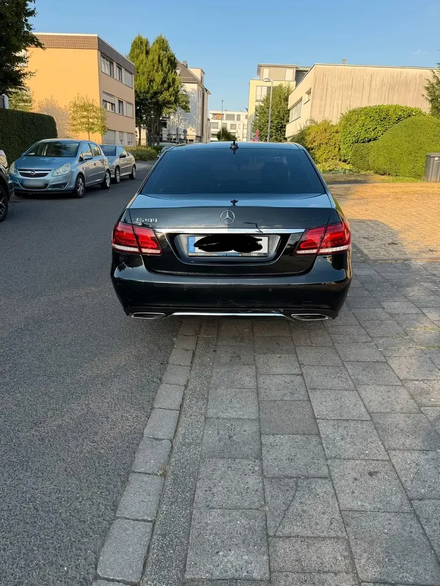 Gebraucht Mercedes E200 136 PS (100 kW) 2015 Schwarz Limousine