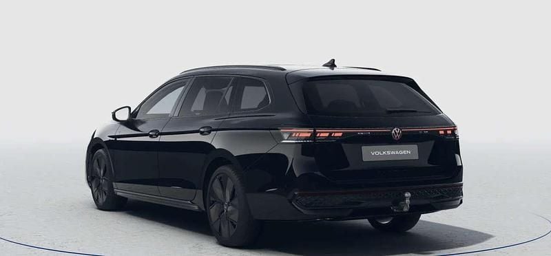 Neu VW Passat R-line 193 PS (141 kW) 2026 Grenadilla black metallic Kombi