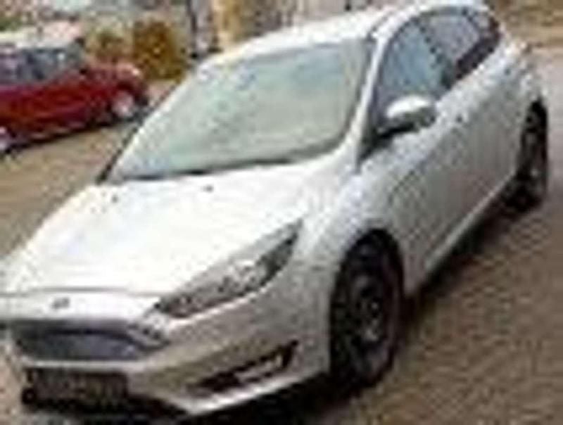 Gebraucht Ford Focus Titanium 125 PS (91 kW) 2016 Polarsilbermetallic Limousine