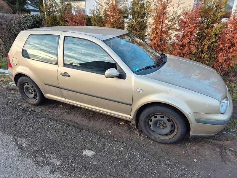 Gebraucht VW Golf IV Basis 105 PS (77 kW) 2001 Gold Limousine