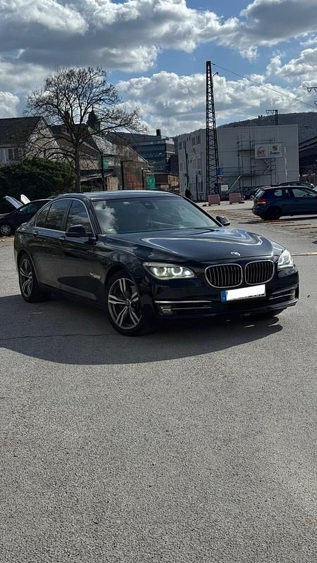 Gebraucht BMW 740 313 PS (230 kW) 2013 Schwarz Limousine