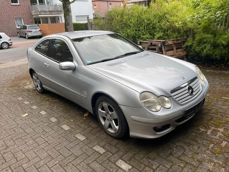 Silber Gebraucht 2006 Mercedes C180 Coupé | 2.300 € (Superpreis) - Bild 1/4