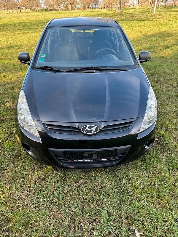 Schwarz Gebraucht 2010 Hyundai i20 Limousine | 3.200 € - Bild 1/4