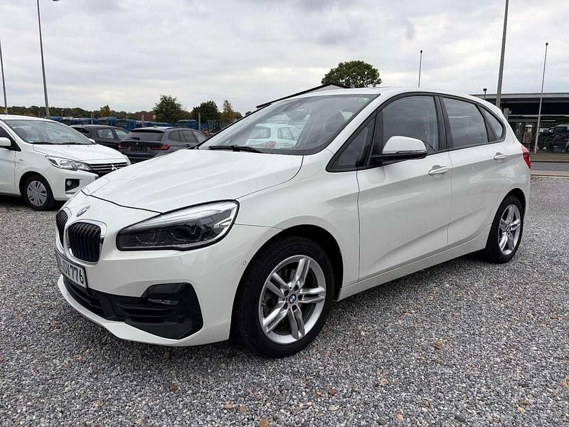 Alpinweiss iii Gebraucht 2021 BMW 216 Van / Kleinbus | 11.990 € (Fairer Preis) - Bild 1/4
