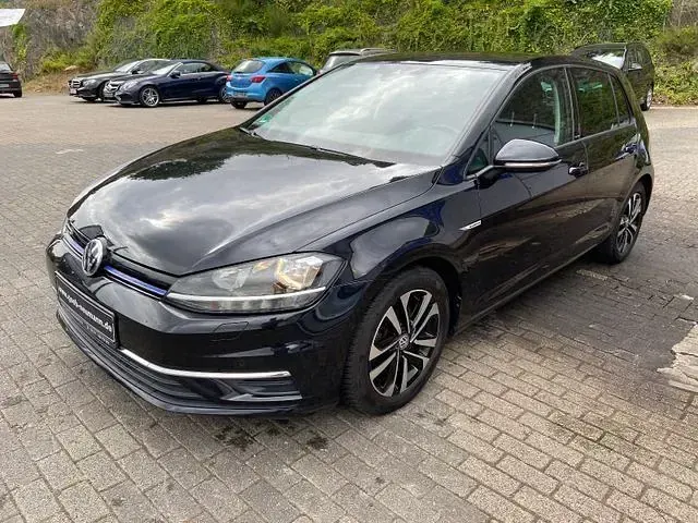 Gebraucht VW Golf VII IQ Drive 131 PS (96 kW) 2019 Schwarz Limousine