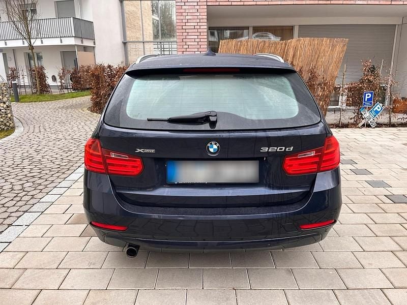 Gebraucht BMW 320 184 PS (135 kW) 2014 Blau Kombi